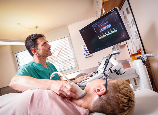 Bild von Ultraschall am Hals